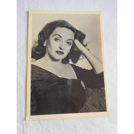Postal de actriz Bette David.